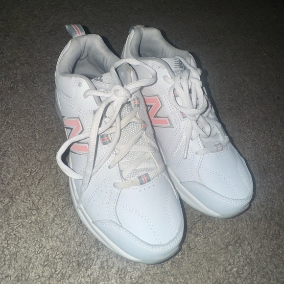 White and pink new balances - Picture 3 of 5